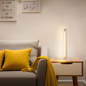 Lampe de table en bois design moderne