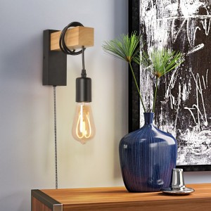 lampe murale en bois noire