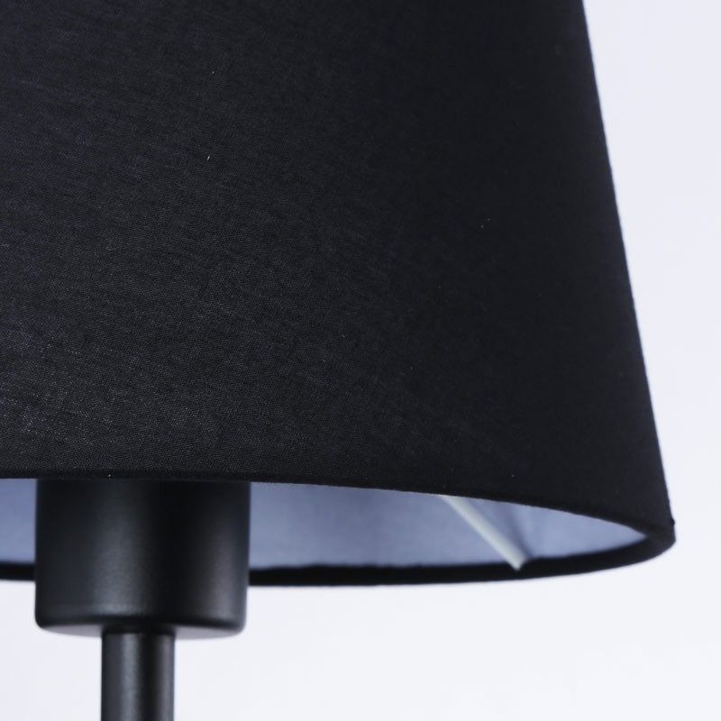 Lampe avec abat jour noir Lampe avec abat jour noir