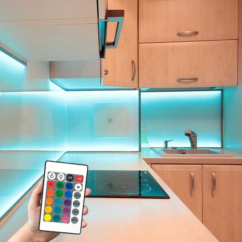 Contrôleur de bande LED RVB 2 Amp par canal, télécommande IR 24 touches Contrôleur de bande LED RVB 2 Amp par canal, télécommande IR 24 touches