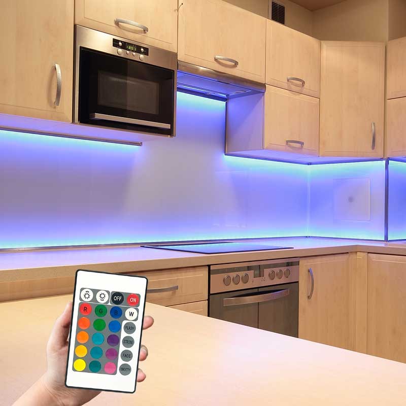Contrôleur de bande LED RVB 2 Amp par canal, télécommande IR 24 touches Contrôleur de bande LED RVB 2 Amp par canal, télécommande IR 24 touches