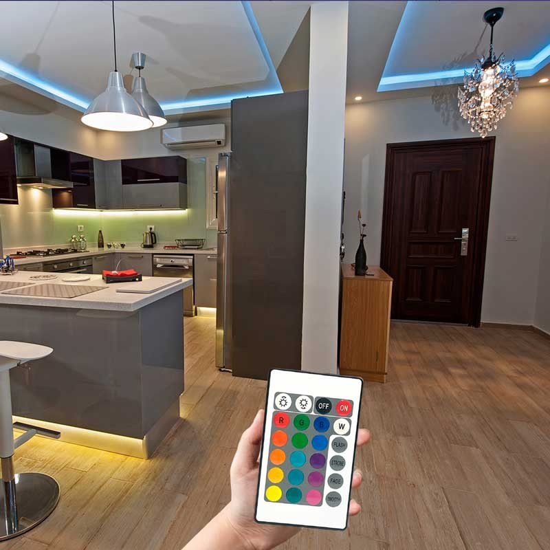 Contrôleur de bande LED RVB 2 Amp par canal, télécommande IR 24 touches Contrôleur de bande LED RVB 2 Amp par canal, télécommande IR 24 touches