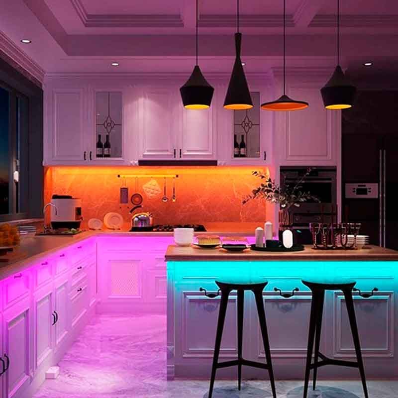 Kit ruban LED RGB 5m avec transformateur, télécommande et contrôleur Kit ruban LED RGB 5m avec transformateur, télécommande et contrôleur