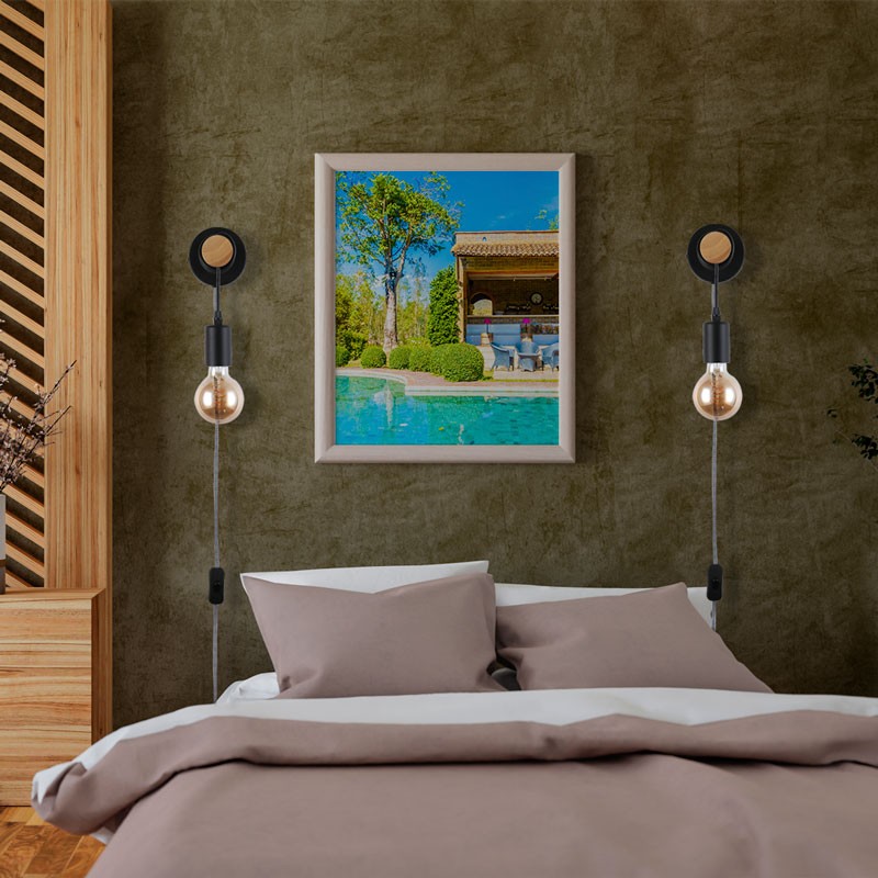 Lampe murale en bois avec interrupteur et prise "MILA" Lampe murale en bois avec interrupteur et prise "MILA"