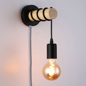 Lampe murale en bois avec interrupteur et prise "MILA"