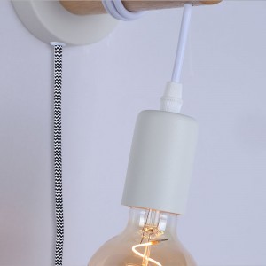 Lampe murale en bois avec interrupteur et prise "MILA"