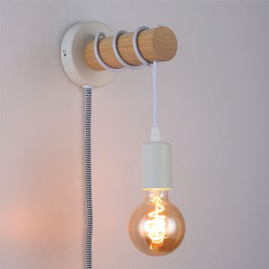 Lampe murale en bois avec interrupteur et prise "MILA"