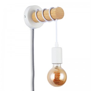 Lampe murale en bois avec interrupteur et prise "MILA"