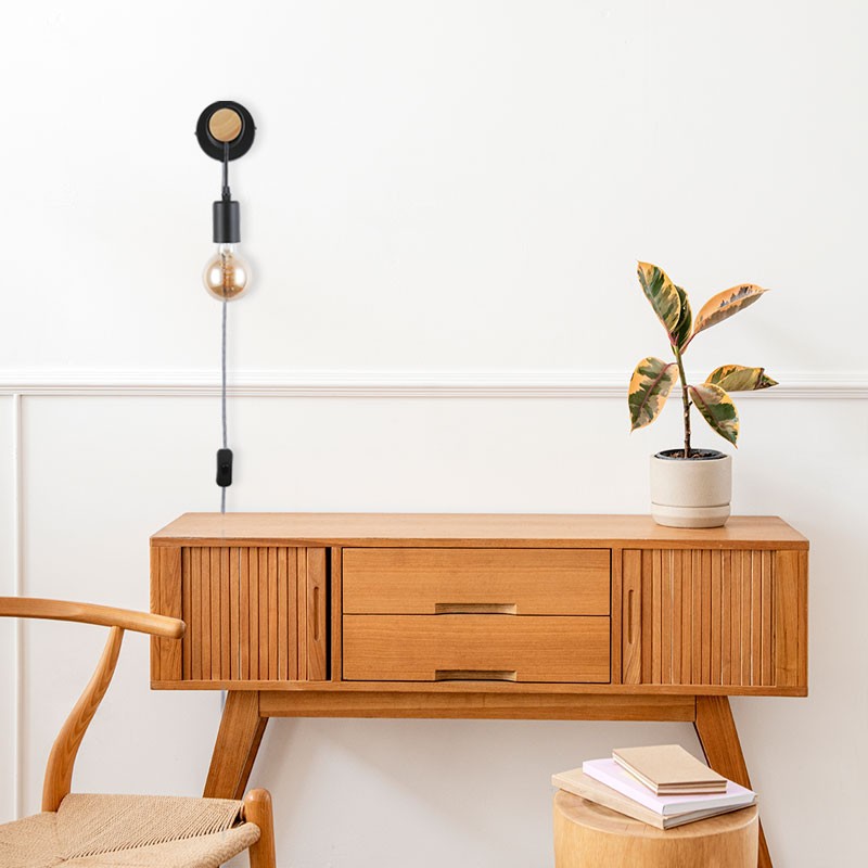 Lampe murale en bois avec interrupteur et prise "MILA" Lampe murale en bois avec interrupteur et prise "MILA"