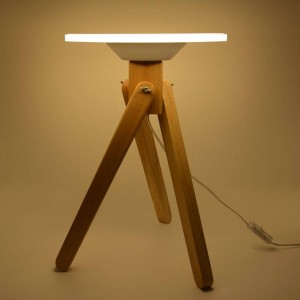 Table lumineuse LED en bois avec plateau en méthacrylate