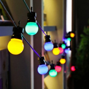 Guirlande LED avec câble noir 10 ampoules LED multicolores - 8 mètres