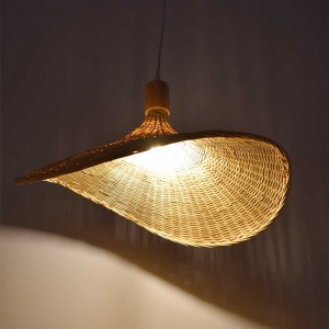 Éclairage intimiste avec notre lampe en osier Bellas