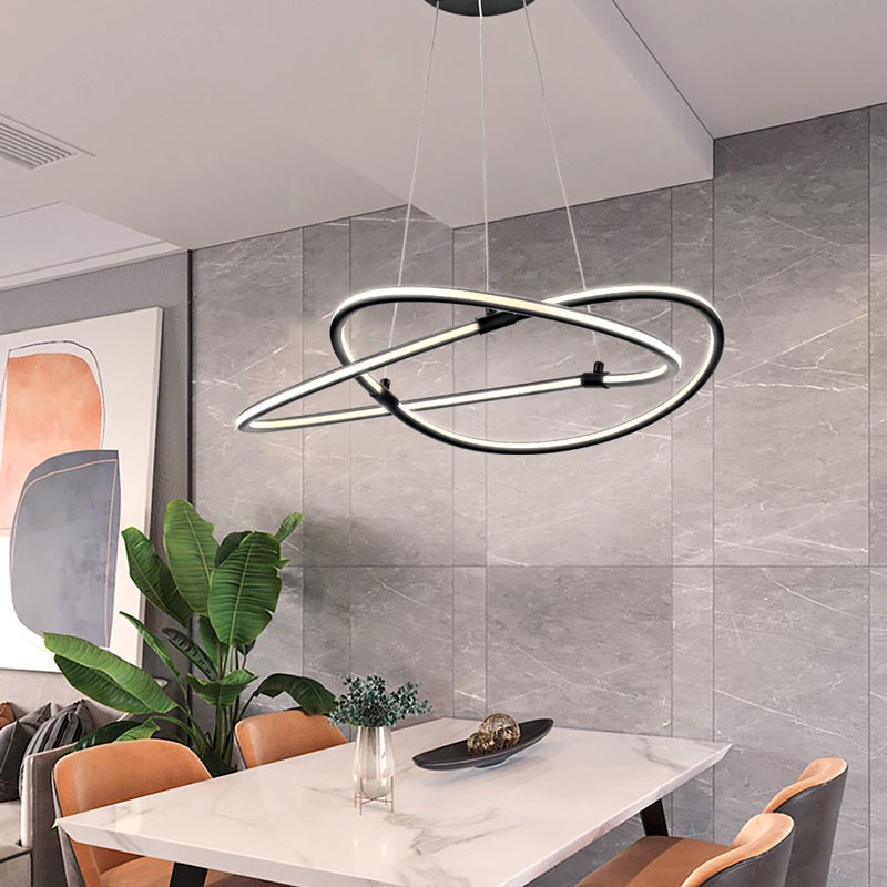 Suspension de style unique au-dessus de la table à manger Suspension de style unique au-dessus de la table à manger