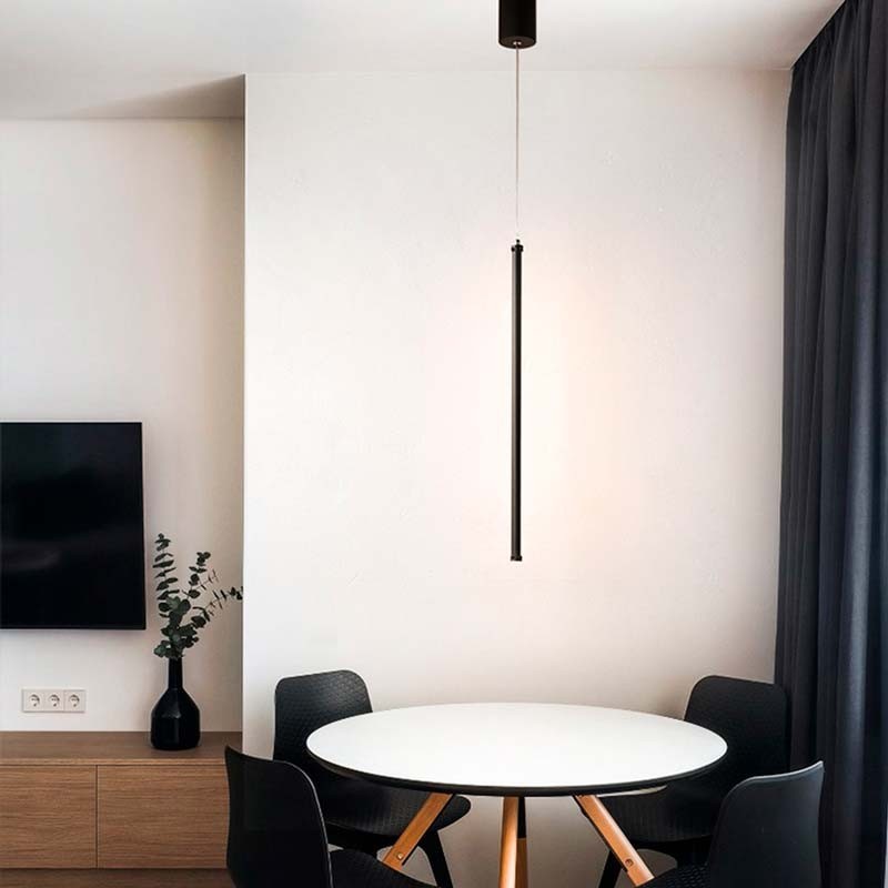 Suspendue au-dessous de la table Suspendue au-dessous de la table