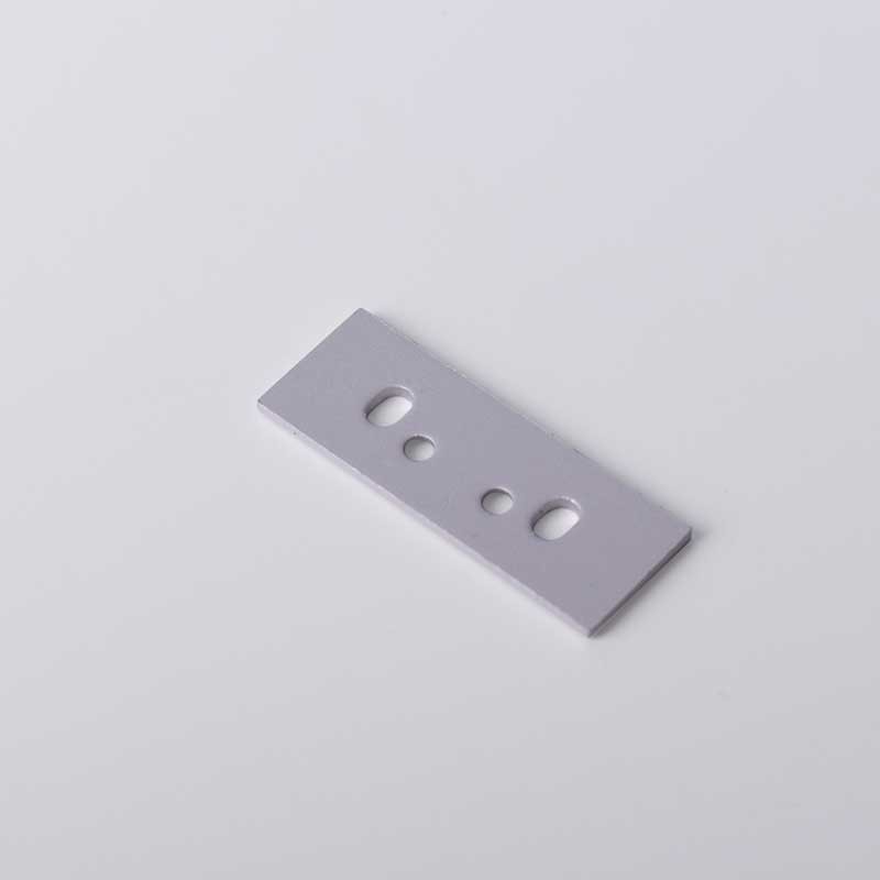 Embout de finition avec trous pour le câble