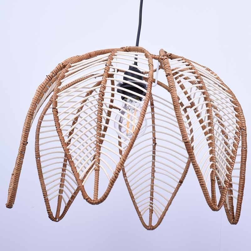 Design en rotin avec des pétales Design en rotin avec des pétales