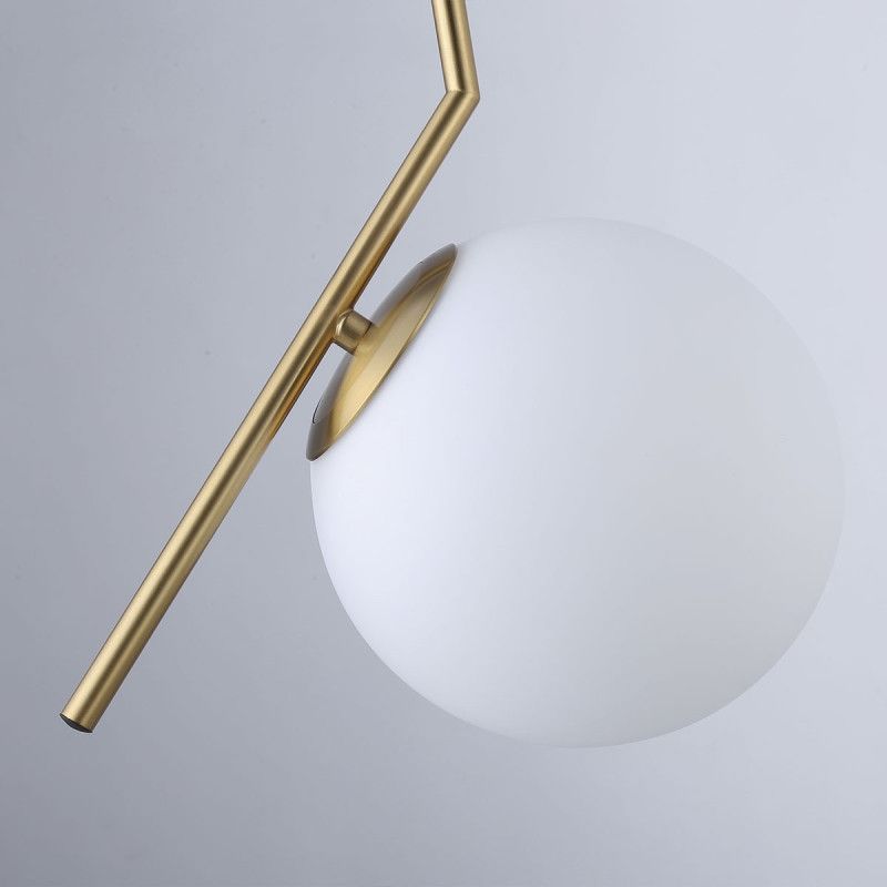 Suspension avec abat-jour en verre de forme sphérique Suspension avec abat-jour en verre de forme sphérique