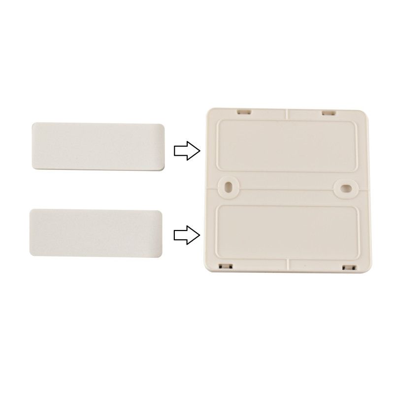 Installation avec les rubans adhésifs.