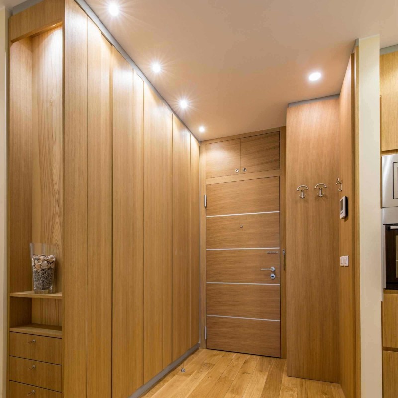 Spot avec ampoule et collerette Spot avec ampoule et collerette