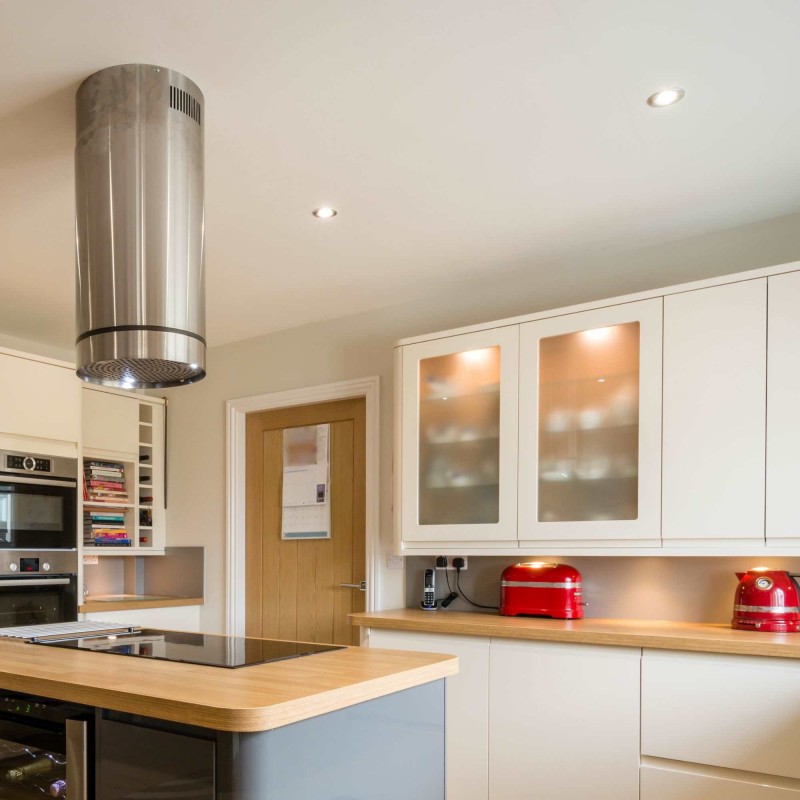 KIT Spot encastrable inclinable Ø90mm (argent) + Ampoule GU10 5,4W + Douille KIT Spot encastrable inclinable Ø90mm (argent) + Ampoule GU10 5,4W + Douille