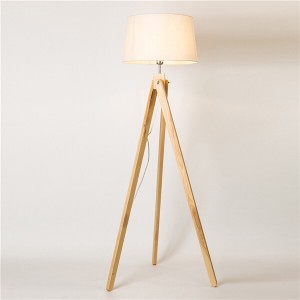 Lampadaire trépied en bois