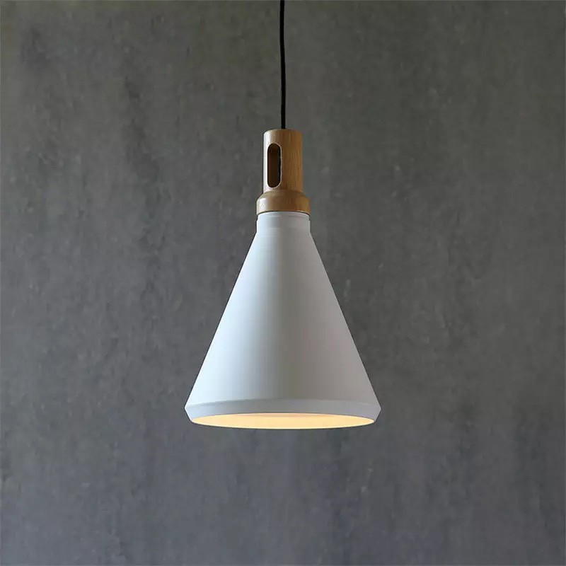 Éclairage épuré blanc et bois Éclairage épuré blanc et bois