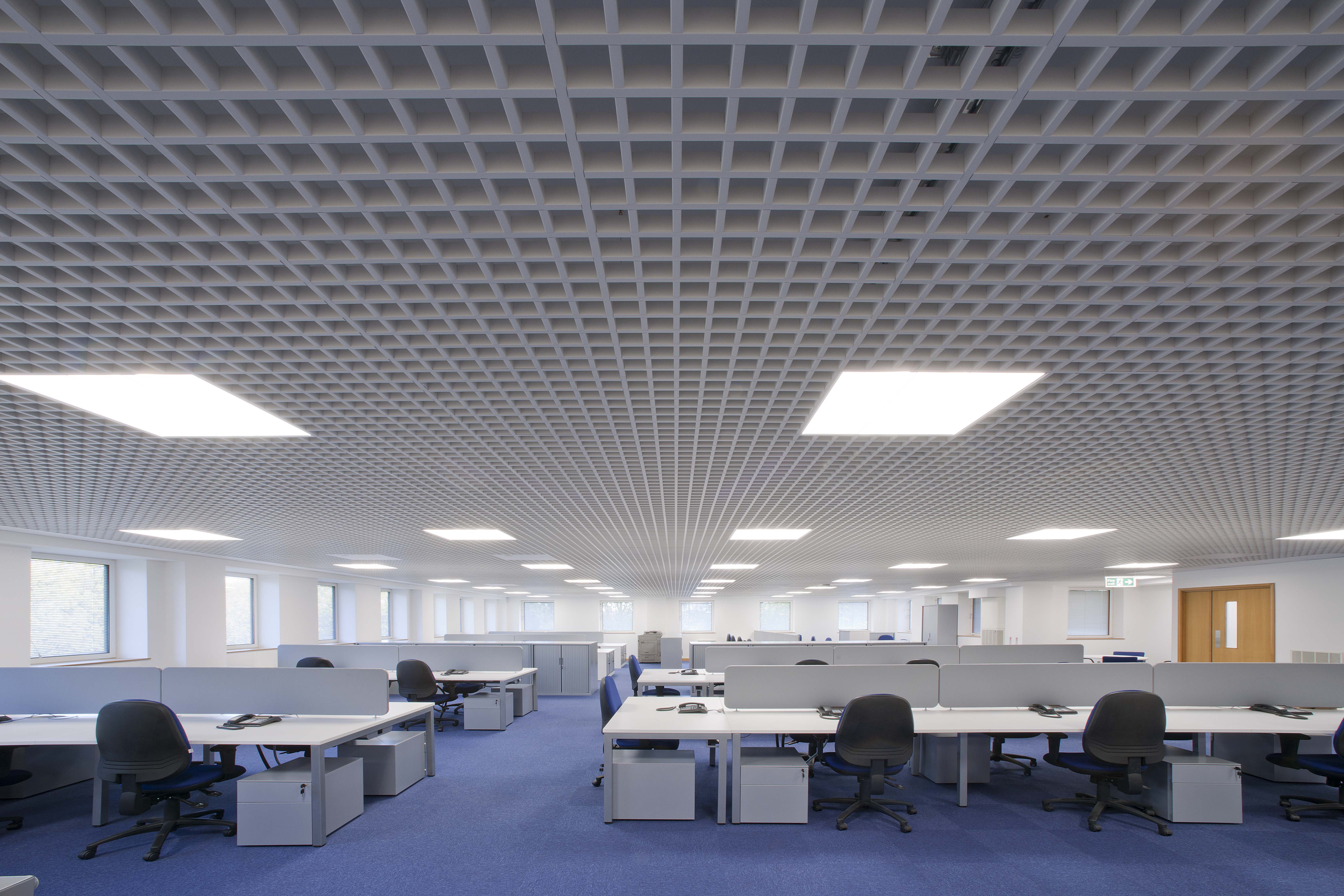 Panneau LED : Comment améliorer l'éclairage de votre bureau