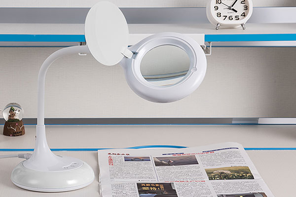 luminaire de bureau loupe 8W dimmable