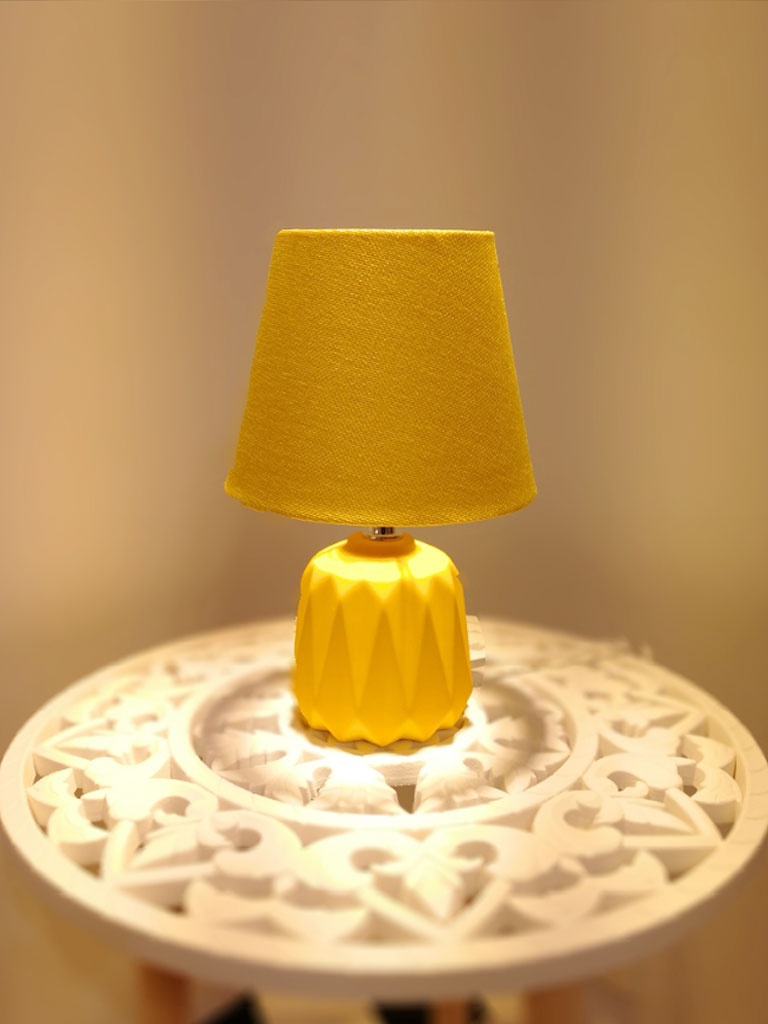 lampe de table jaune